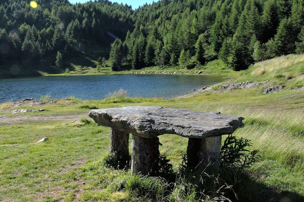 Rifugio Al Lago Del Mortirolo In Inverno Raggiungibile Solo A Piedi Monno Ngoại thất bức ảnh