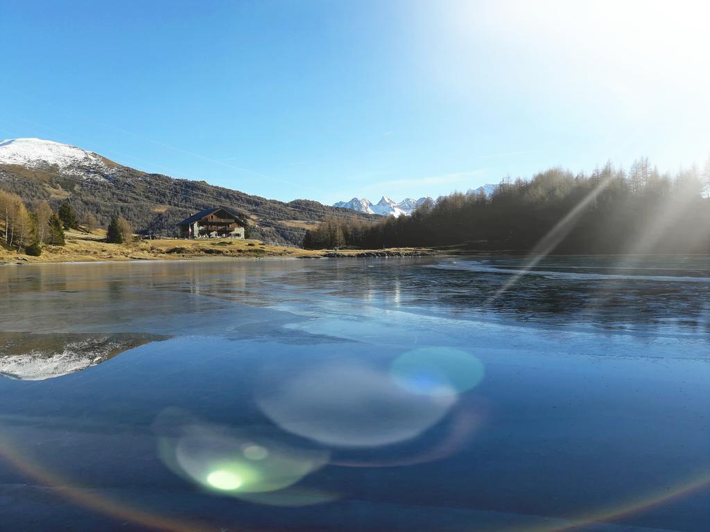 Rifugio Al Lago Del Mortirolo In Inverno Raggiungibile Solo A Piedi Monno Ngoại thất bức ảnh