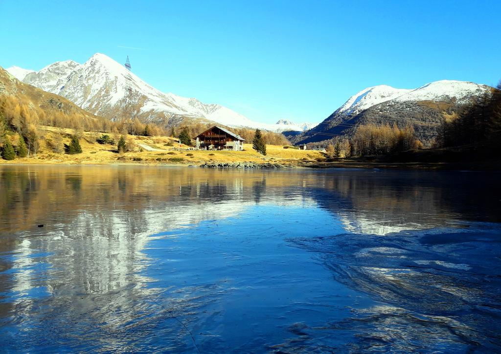 Rifugio Al Lago Del Mortirolo In Inverno Raggiungibile Solo A Piedi Monno Ngoại thất bức ảnh