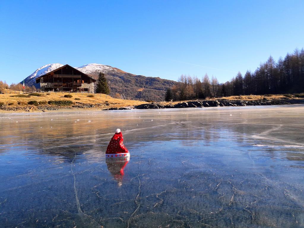 Rifugio Al Lago Del Mortirolo In Inverno Raggiungibile Solo A Piedi Monno Ngoại thất bức ảnh