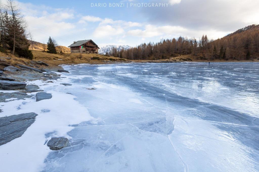 Rifugio Al Lago Del Mortirolo In Inverno Raggiungibile Solo A Piedi Monno Ngoại thất bức ảnh