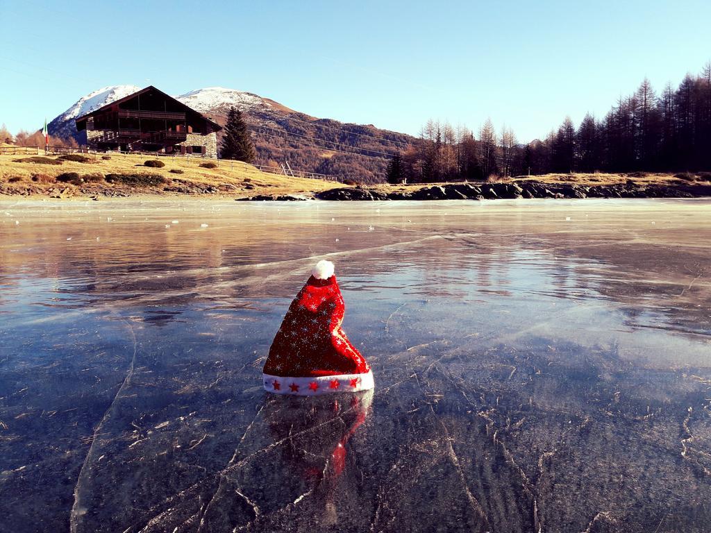 Rifugio Al Lago Del Mortirolo In Inverno Raggiungibile Solo A Piedi Monno Ngoại thất bức ảnh