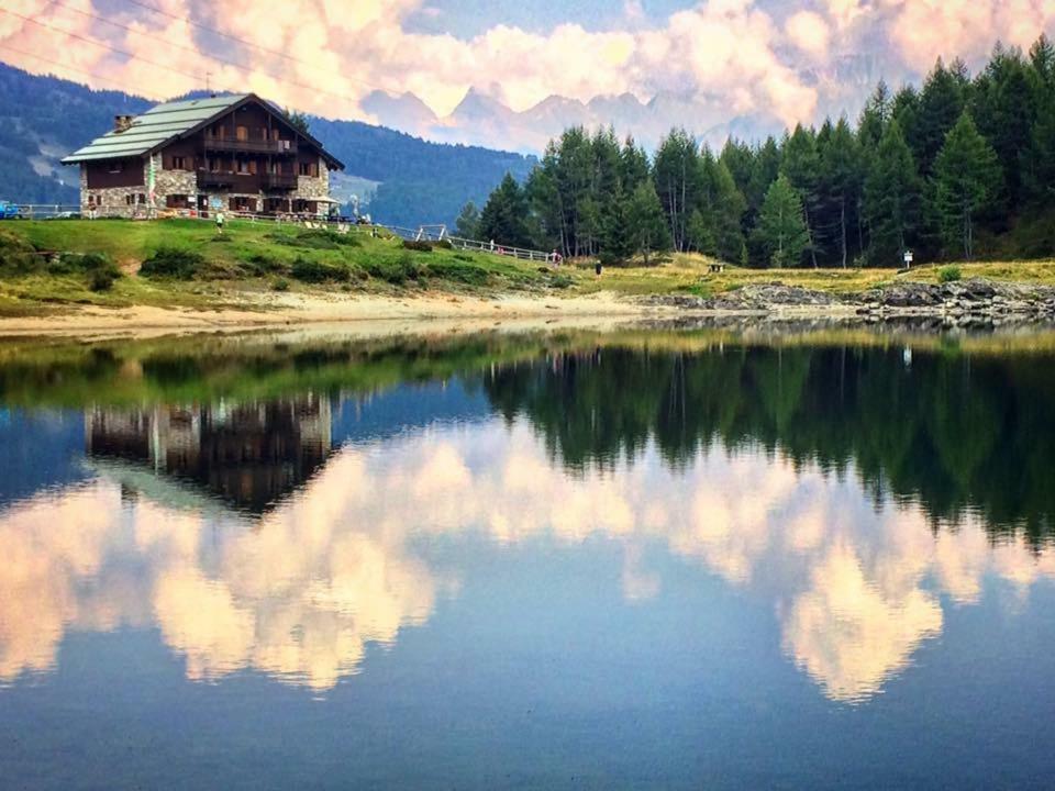 Rifugio Al Lago Del Mortirolo In Inverno Raggiungibile Solo A Piedi Monno Ngoại thất bức ảnh
