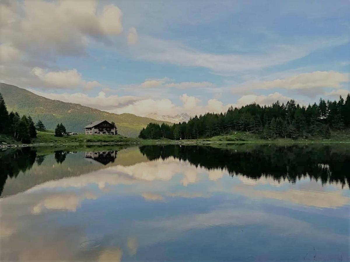 Rifugio Al Lago Del Mortirolo In Inverno Raggiungibile Solo A Piedi Monno Ngoại thất bức ảnh