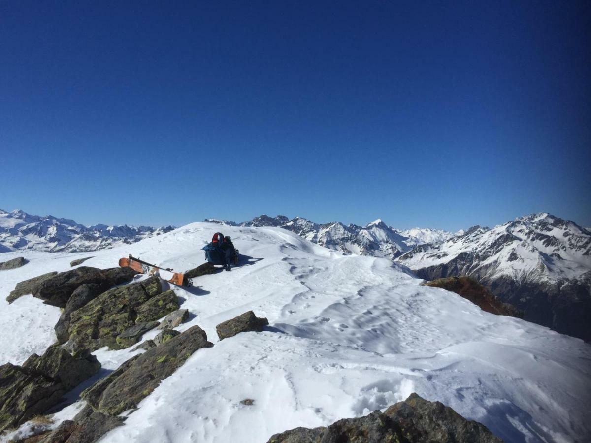 Rifugio Al Lago Del Mortirolo In Inverno Raggiungibile Solo A Piedi Monno Ngoại thất bức ảnh