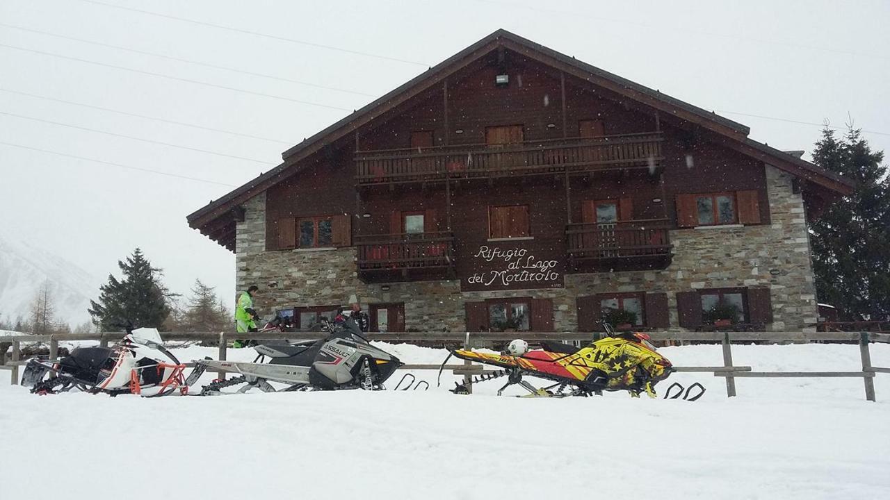 Rifugio Al Lago Del Mortirolo In Inverno Raggiungibile Solo A Piedi Monno Ngoại thất bức ảnh