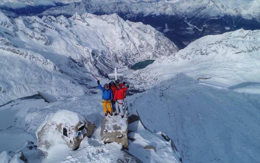 Rifugio Al Lago Del Mortirolo In Inverno Raggiungibile Solo A Piedi Monno Ngoại thất bức ảnh