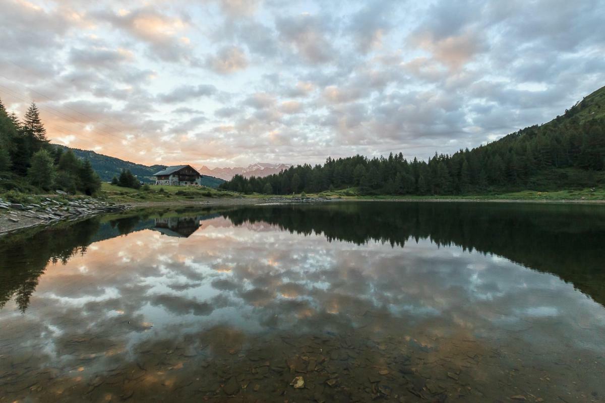 Rifugio Al Lago Del Mortirolo In Inverno Raggiungibile Solo A Piedi Monno Ngoại thất bức ảnh