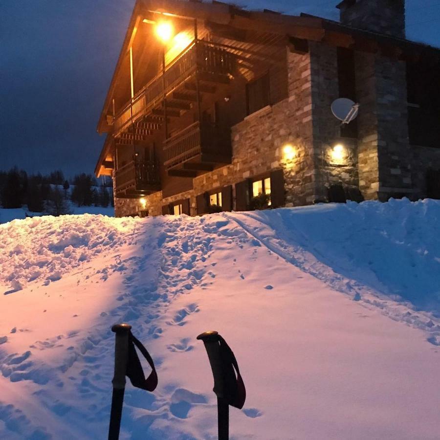 Rifugio Al Lago Del Mortirolo In Inverno Raggiungibile Solo A Piedi Monno Ngoại thất bức ảnh
