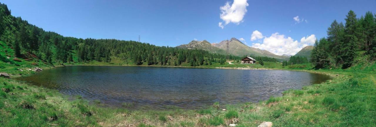 Rifugio Al Lago Del Mortirolo In Inverno Raggiungibile Solo A Piedi Monno Ngoại thất bức ảnh